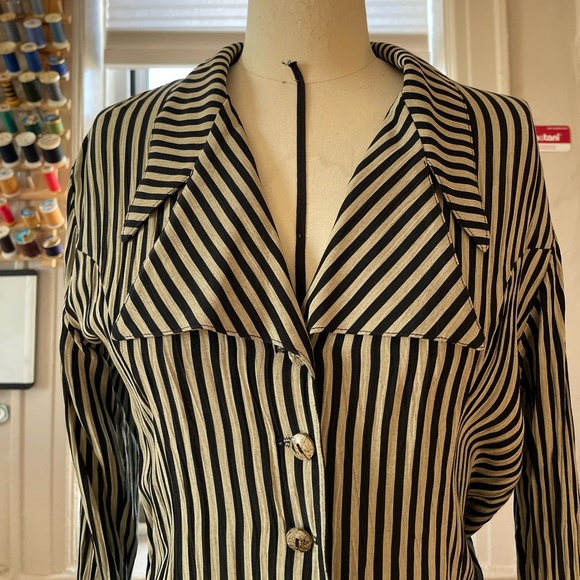 Casual Corner pin stripe blouse, size: M - Picture 3 of 10